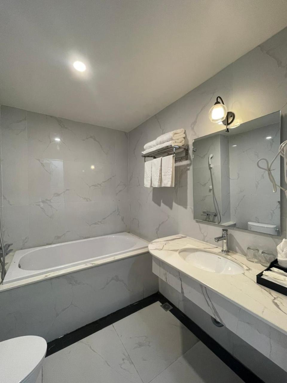 Lotus Hotel & Apartment 하이퐁 외부 사진