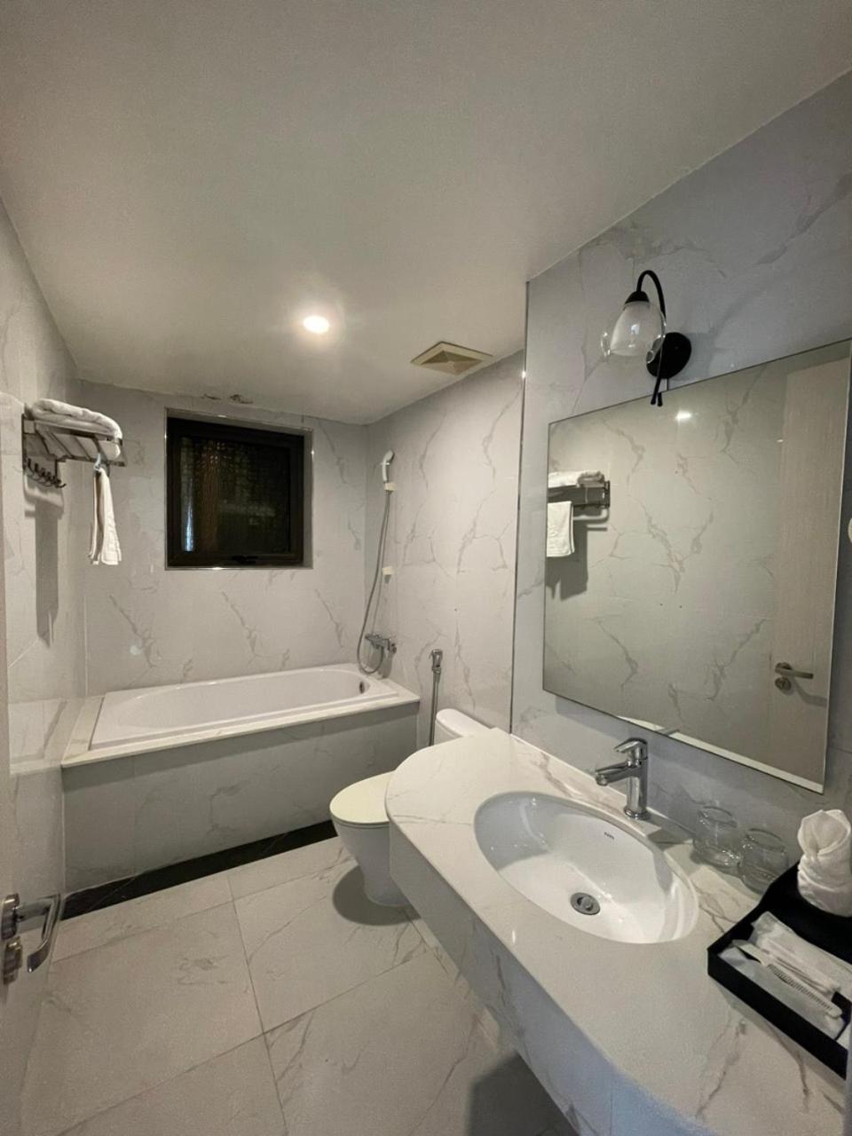 Lotus Hotel & Apartment 하이퐁 외부 사진